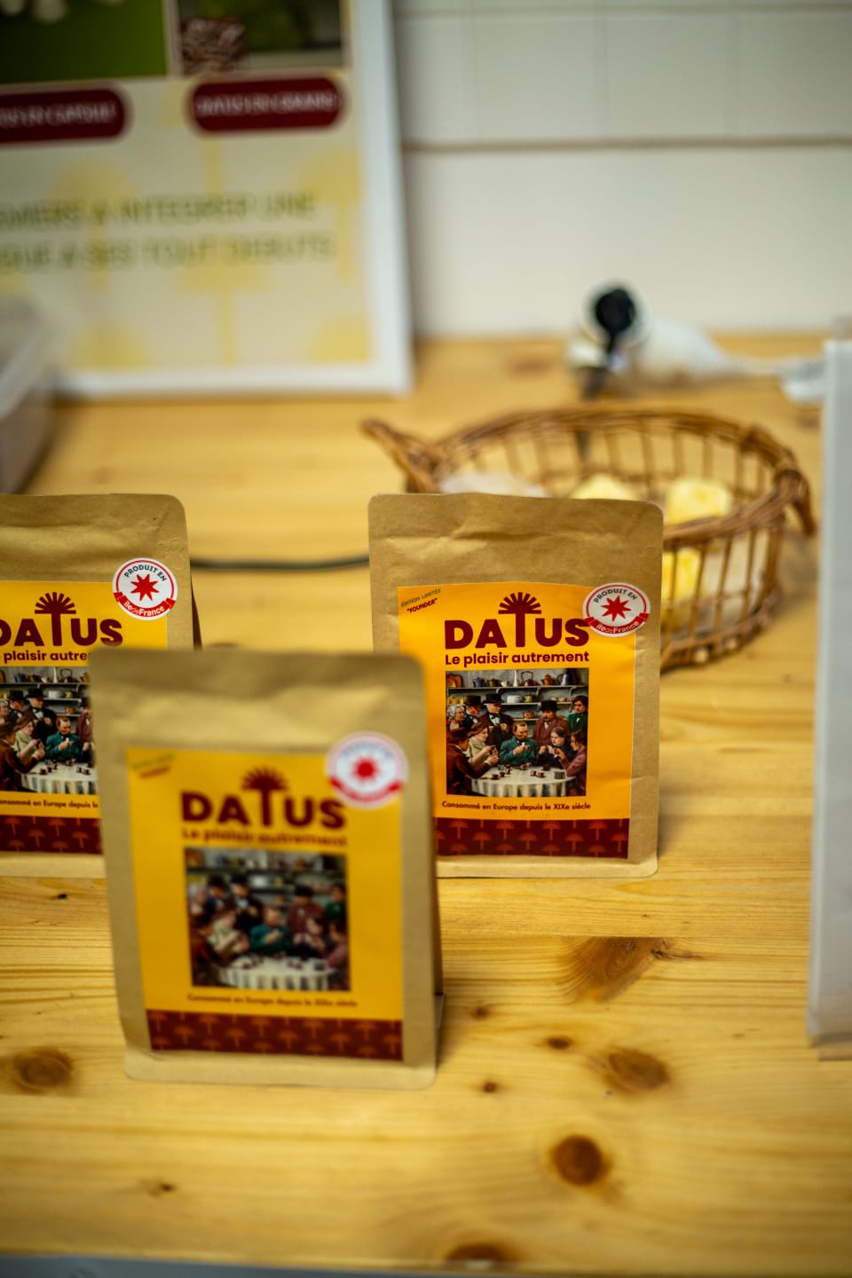 DATUS sur un bureau ou dans un contexte de travail. Favorise la concentration et offre l'intensité du café sans provoquer de tachycardie ou de nervosité.