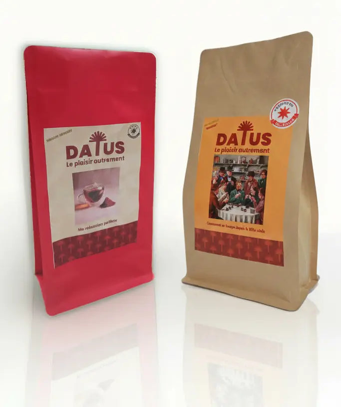 Pack Duo Souveraineté DATUS : à gauche, 50 infusions individuelles ; à droite, 500g de noyaux de dattes moulus. L'Antidote naturel sans caféine ni théine, alternative saine au café et au thé pour une énergie sans crash zéro sucre constante et une digestion apaisée.